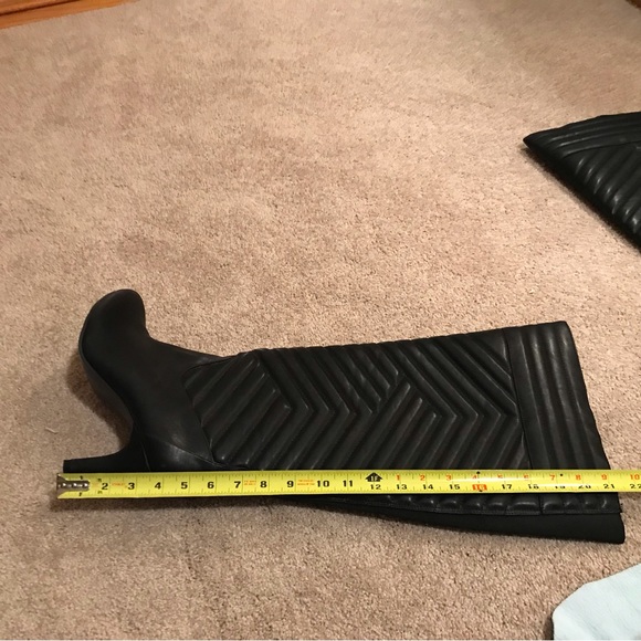 Torrid Quilted Black Heeled Boots Size 11W - Picture 7 of 11